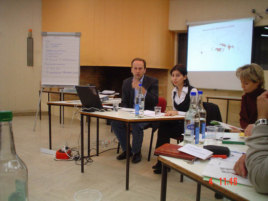 Выступает Паскаль Бонгард, директор программы "Африка", советник по политике ("Женевский призыв").