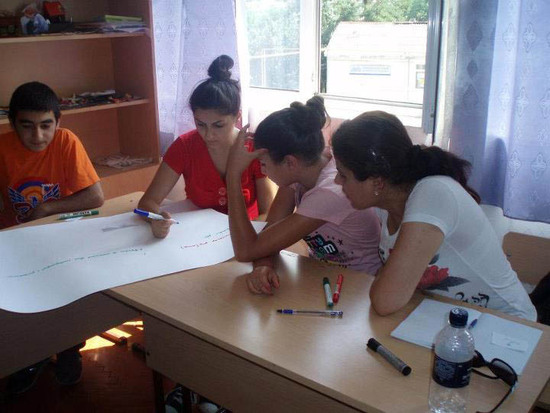 Вторая группа за работой. Вторая группа за работой.