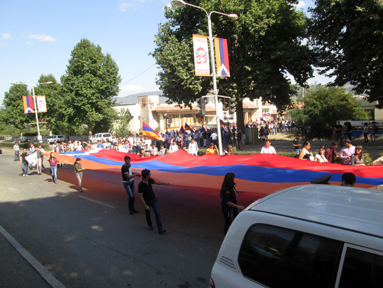 Шествие к дню рождения Гургена Маркаряна. Шествие к дню рождения Гургена Маркаряна.