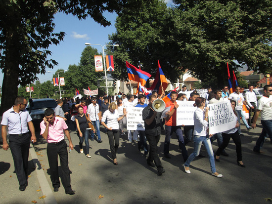 Шествие к дню рождения Гургена Маркаряна. Шествие к дню рождения Гургена Маркаряна.