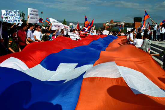 На Мемориальном комплексе. Флаг НКР. На Мемориальном комплексе. Флаг НКР.