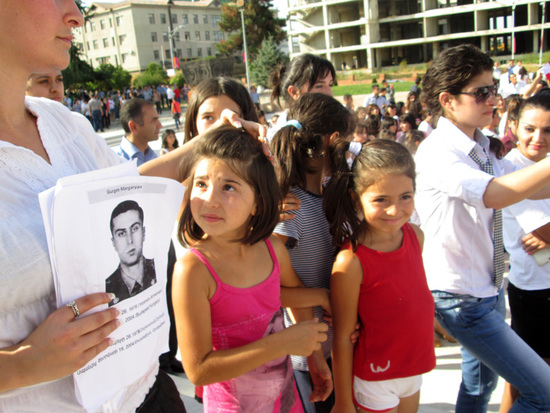 На Мемориальном комплексе. Дети... На Мемориальном комплексе. Дети...