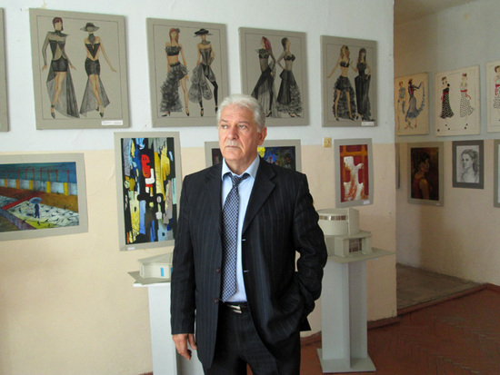 Ректор института Юрий Оганесян - член Союза художников СССР, Армении и Карабаха, доцент искусствоведения. Ректор института Юрий Оганесян - член Союза художников СССР, Армении и Карабаха, доцент искусствоведения.