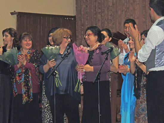 Жанна Крикорова и Донара Габриелян (слеваот Жанны с цветами). Жанна Крикорова и Донара Габриелян (слеваот Жанны с цветами).