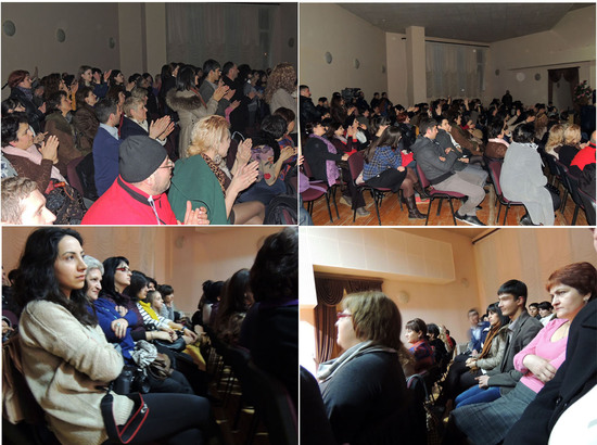 Зрители в зале внимательно слушают... Зрители в зале внимательно слушают...