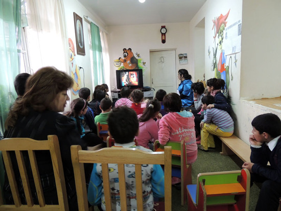 Помещение, где дети смотрели сказку... Помещение, где дети смотрели сказку...