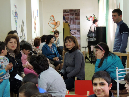 Педагоги, воспитатели с детьми. Педагоги, воспитатели с детьми.