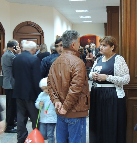 Певица Шушан Петросян, депутат НС Армении. Певица Шушан Петросян, депутат НС Армении.