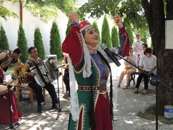 Лариса Саркисян, заслуженная артистка Армении Лариса Саркисян, заслуженная артистка Армении