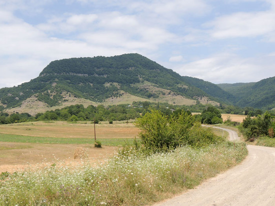 Дорога, ведущая в с.Цмакаог. Дорога, ведущая в с.Цмакаог.