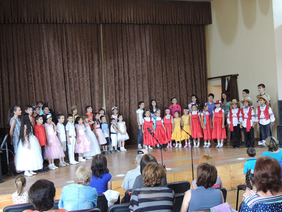 Все четыре группы, участвующие в концерте. Все четыре группы, участвующие в концерте.