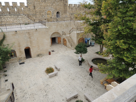 Внутренний двор Тигранакерта. Внутренний двор Тигранакерта.