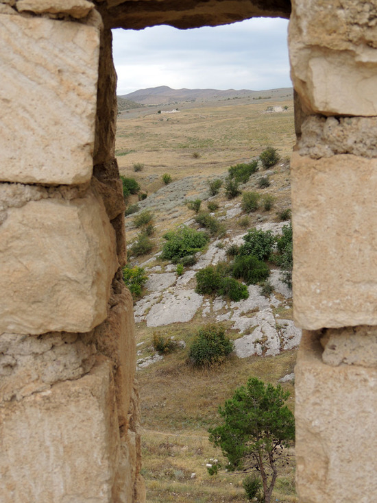 Тигранакерт. Вид из бойницы. Тигранакерт. Вид из бойницы.