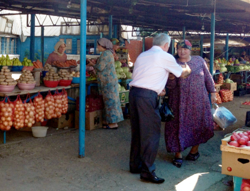 Махачкала, 6 августа 2013 г. На городском рынке в преддверии празника Ид аль-Фитр. Фото Махача Ахмедова для "Кавказского узла" Махачкала, 6 августа 2013 г. На городском рынке в преддверии празника Ид аль-Фитр. Фото Махача Ахмедова для "Кавказского узла"