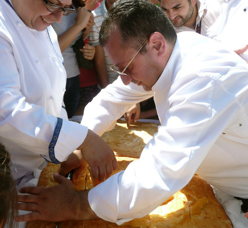 Основное угощение "Навасарда" – "тарехац". Гарни, 11 августа 2013 г. Фото Армине Мартиросян для "Кавказского узла" Основное угощение "Навасарда" – "тарехац". Гарни, 11 августа 2013 г. Фото Армине Мартиросян для "Кавказского узла"