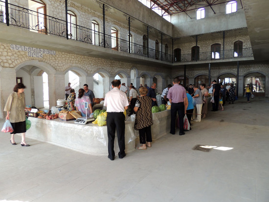 Первый этаж рынка, где прошла сельхозярмарка. Первый этаж рынка, где прошла сельхозярмарка.