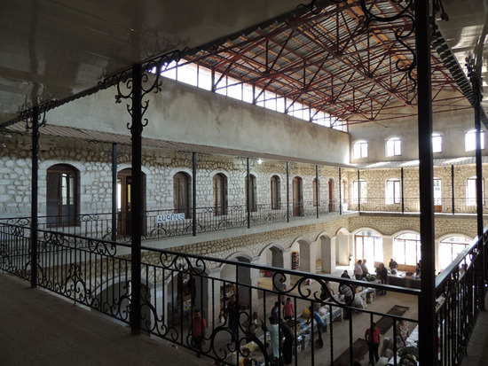 Второй этаж колхозного рынка. Второй этаж колхозного рынка.