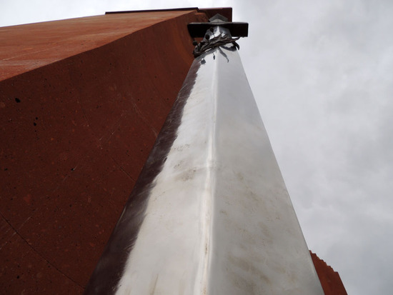 15-метровый меч на Мемориальном комплексе. 15-метровый меч на Мемориальном комплексе.