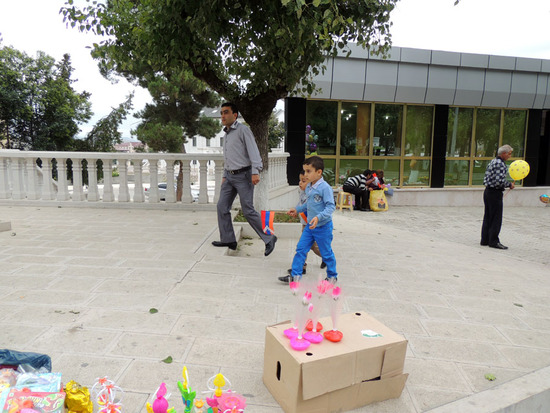Малышня вышла погулять с папой... Малышня вышла погулять с папой...