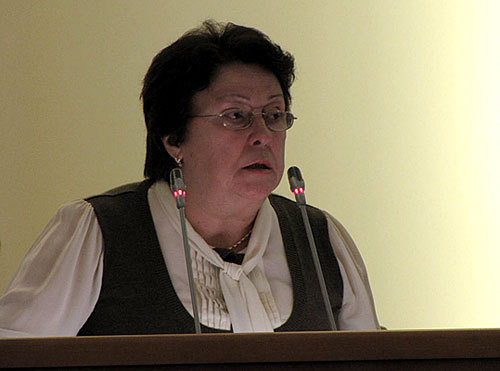 Министр финансов Нина Сверчкова на Внеочередном 18 заседании Законодательного собрания Ростовской области четвертого созыва, 11 ноября 2009 года. Фото "Кавказского Узла" 
