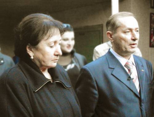 Кандидат в президенты Южной Осетии Алла Джиоева и генерал
 Анатолий Баранкевич на пресс-конференции во Владикавказе 1 ноября 2011 г. Фото Эммы Марзоевой для "Кавказского узла"