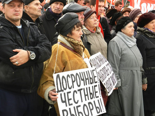 Митинг, организованный коммунистами, за отставку губернатора Волгоградской области Сергея Боженова
состоялся на площади Павших борцов. Волгоград, 16 марта 2013 г. Фото Татьяны Филимоновой для "Кавказского узла"
