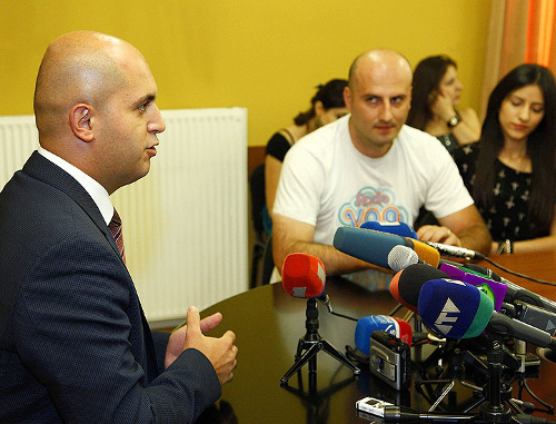 Министр науки и образования Армении Армен Ашотян на встрече с представителями молодежной студенческой инициативы "Внутринациональное освободительное движение". Ереван, 20 августа 2013 г. Фото: © PanARMENIAN Photo / 
Tigran Mehrabyan