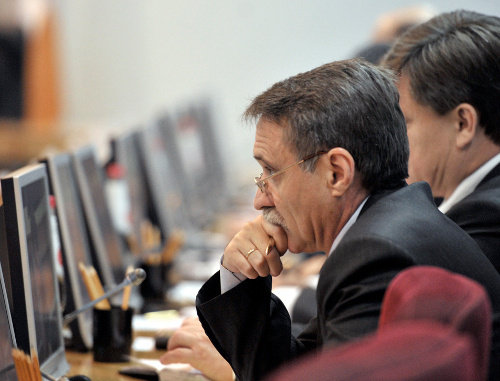 На рабочем совещании и.о. губернатора Ставропольского края Владимира Владимирова с руководителями органов исполнительной власти Ставропольского края. Ставрополь, 18 ноября 2013 г. Фото пресс-службы губернатора Ставропольского края, http://www.gubernator.stavkray.ru
