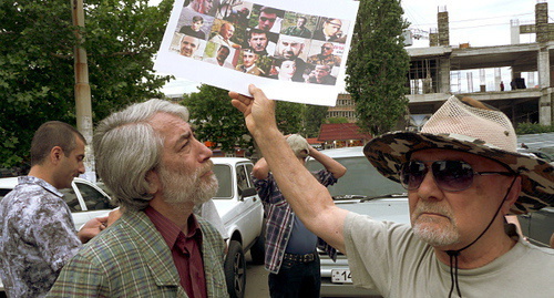 Акция в поддержку 13 арестованных участников "Марша миллиона масок" у здания суда общей юрисдикции административных районов
Кентрон – Норк-Мараш. Ереван, 12 июня 2014 г. Фото Армине Мартиросян для "Кавказского узла"