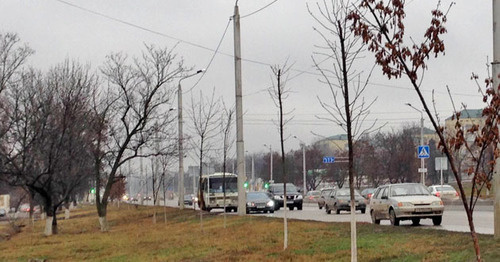 Старопромысловское шоссе. Маршрут следования 4-го автобуса. Грозный, февраль 2015 г. Фото Ахмеда Альдебирова для "Кавказского узла"
