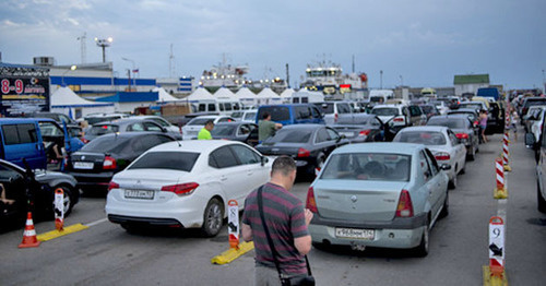 Ожидание очереди на Керченской переправе.
Фото: Михаил Мордасов / Югополис