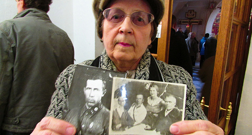 Алевтина Бессарабова пришла в храм помянуть своего отца, незаконно расстрелянного 8 октября 1938 года. Волгоград, 30 октября 2015 г. Фото Вячеслава Ященко для "Кавказского узла" Алевтина Бессарабова пришла в храм помянуть своего отца, незаконно расстрелянного 8 октября 1938 года. Волгоград, 30 октября 2015 г. Фото Вячеслава Ященко для "Кавказского узла"