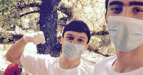 Участники экоакции по сбору мусора. Ингушетия, 10 сентября 2016 г. Фото предоставлено "Кавказскому узлу" активистами Участники экоакции по сбору мусора. Ингушетия, 10 сентября 2016 г. Фото предоставлено "Кавказскому узлу" активистами