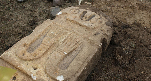  Каменное извояние обнаруженный  вблизи села Нор Кармирован  в Мартакертском районе Нагорного Карабаха