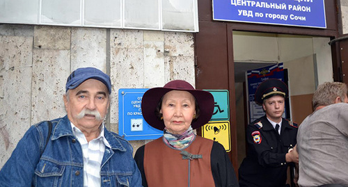 пенсионеры Дончи-оол в отделе полиции и в УЛПХ. Фото Светланы Кравченко для т"Кавказского узла" пенсионеры Дончи-оол в отделе полиции и в УЛПХ. Фото Светланы Кравченко для т"Кавказского узла"