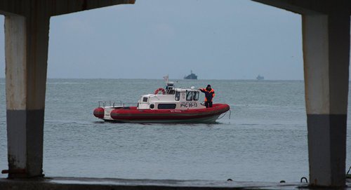 Спасателдьные работы в Черном море Фото © Sputnik. Нина Зотина
 http://sputnik-abkhazia.ru/news/20170419/1020861656/suxogruz-poterpel-krushenie-v-akvatorii-chernogo-morya.html