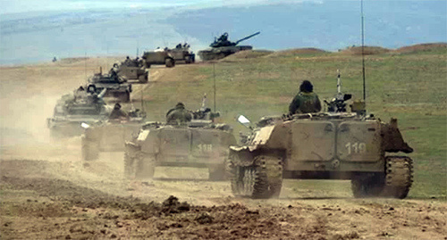 Подразделения армии России. Фото https://topwar.ru/116982-v-yuvo-podnyaty-po-trevoge-bolee-65-tysyach-voennosluzhaschih.html Подразделения армии России. Фото https://topwar.ru/116982-v-yuvo-podnyaty-po-trevoge-bolee-65-tysyach-voennosluzhaschih.html