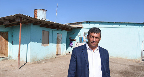 Житель села Чоджук Марджанлы. Фото © Sputnik / Murad Orujov

Читать далее: https://ru.sputnik.az/economy/20170210/408853013/preaident-azerbaijana-podpisal-rasporajeniye-stroitelstvo-dorogi-djodjug-mardjanli.html