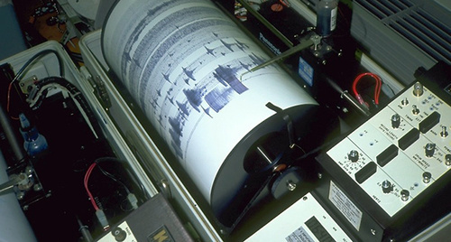 Сейсмограф. Фото http://flnka.ru/novosti/16616-chetyre-zemletryaseniya-zafiksirovano-v-kaspiyskom-more.html Сейсмограф. Фото http://flnka.ru/novosti/16616-chetyre-zemletryaseniya-zafiksirovano-v-kaspiyskom-more.html