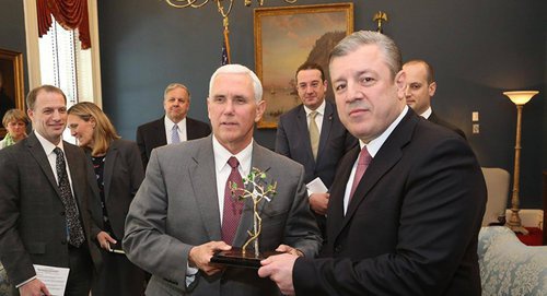 Вице-президент США Майк Пенс и  премьер-министр Грузии Георгий Квирикашвили Фото © Giorgi Kvirikashvili
https://sputnik-georgia.ru/politics/20170731/236821911/Nachalsja-vizit-vice-prezidenta-SShA-v-Gruziju.html