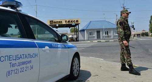 Сотрудник полиции в Чечне. Фото © Sputnik / Саид Царнаев
 http://sputnik-ossetia.ru/news/20161009/3136879.html