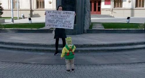 Пикет у здания администрации Краснодарского края Фото  Виктории Мамаевой для "Кавказского узла"
