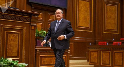 Армен Саргсян Фото Sputnik/ Aram Nersesyan
https://ru.armeniasputnik.am/politics/20180302/10757683/protiv-novogo-prezidenta-armenii-prozvuchal-tainstvennyj-golos.html