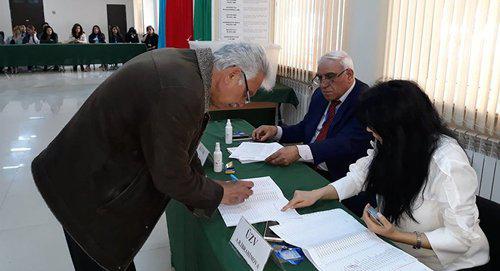 Голосование на избирательном участке в Баку. Фото Taleh Mahmudov
https://ru.sputnik.az/azerbaijan/20180411/414802094/vybory-azerbajdzhan-prezident-izbirateli.html