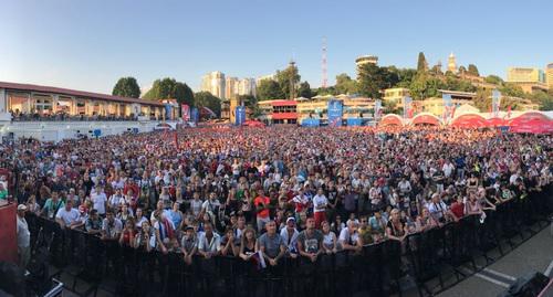 Болельщики в сочинской фан-зоне. 1 июля 2018 года. Фото Светланы Кравченко для "Кавказского узла"