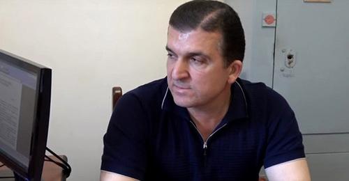 Вачаган Казарян после задержания. Фото: скриншот видео Youtube канала NewsamChannel.
