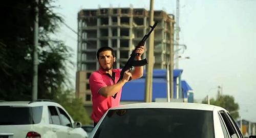 Кадр видео e001ee05
"как стреляют на свадьбах в Дагестане" https://www.youtube.com/watch?v=dzKBlu4uDJw
