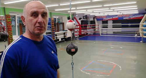 Тренер детской спортивной школы №3 Нодар Цаава. Фото Светланы Кравченко для "Кавказского узла" Тренер детской спортивной школы №3 Нодар Цаава. Фото Светланы Кравченко для "Кавказского узла"