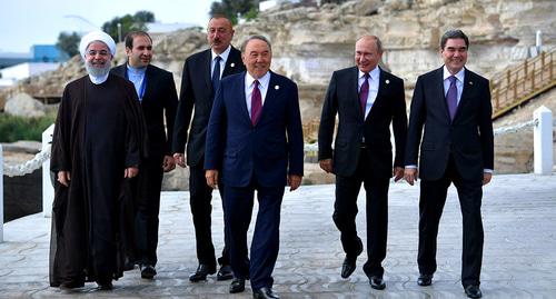 Президенты Азербайджана, Ирана, Казахстана, России и Туркменистана на Пятом каспийском саммите. Фото http://kremlin.ru/events/president/trips/58300/photos