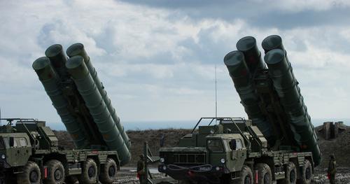 Зенитный ракетный комплекс. Фото © Sputnik / Сергей Мальгавко
https://ru.armeniasputnik.am/politics/20180821/13999502/armeniya-interesuetsya-c-400-tonoyan-vstretilsya-s-vice-prezidentom-almaz-anteya.html